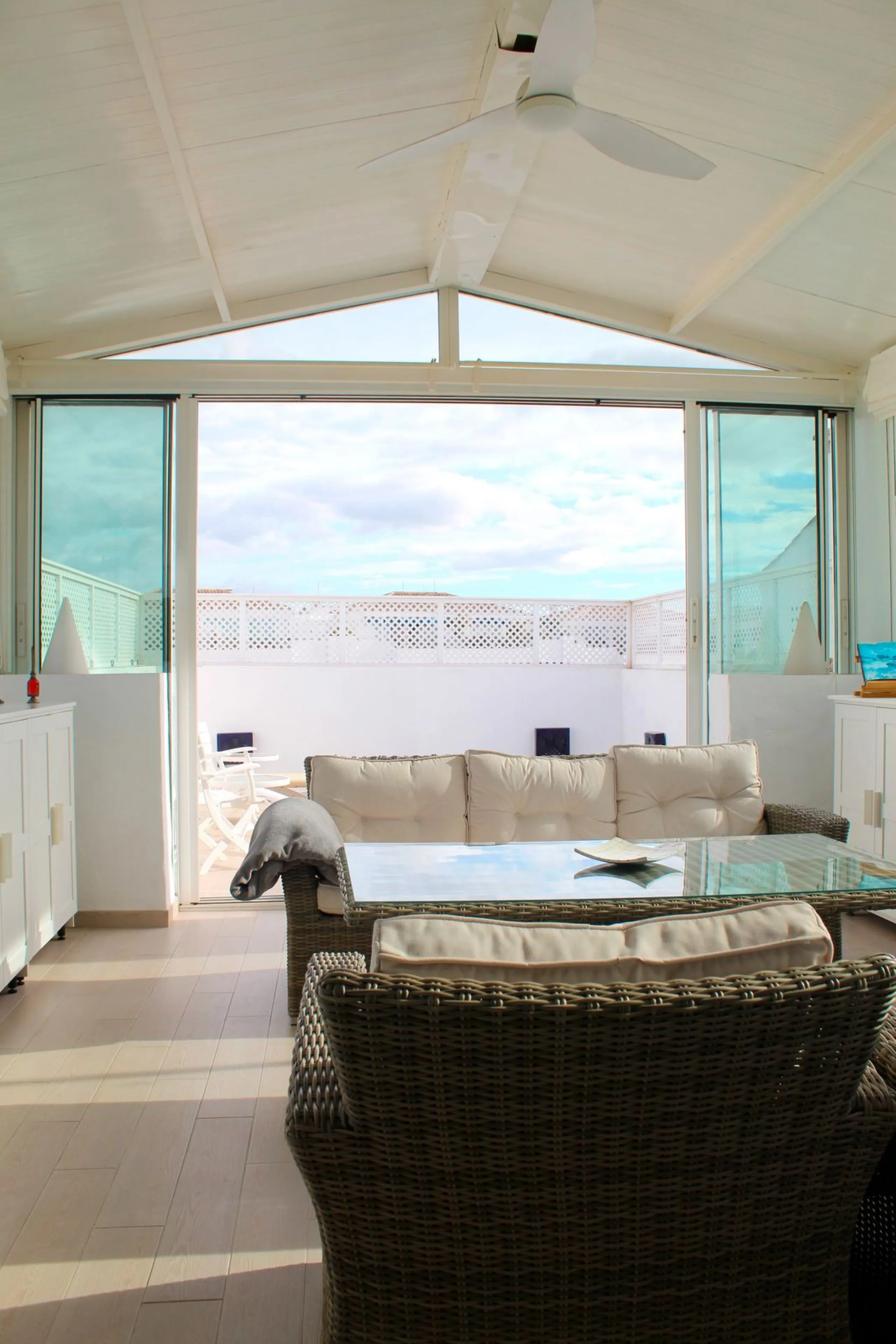 Apartment - Penthouse в продаже в Marbella, Málaga. В доме 3 спален и 3 ванных комнат. Площадь дома 208 м²