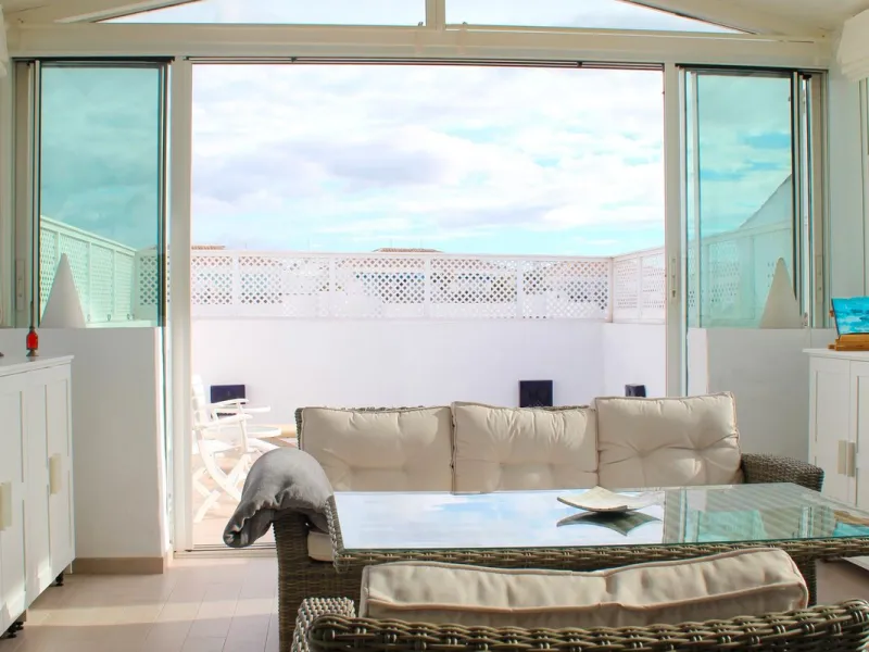 Apartment - Penthouse в продаже в Marbella, Málaga. В доме 3 спален и 3 ванных комнат. Площадь дома 208 м²