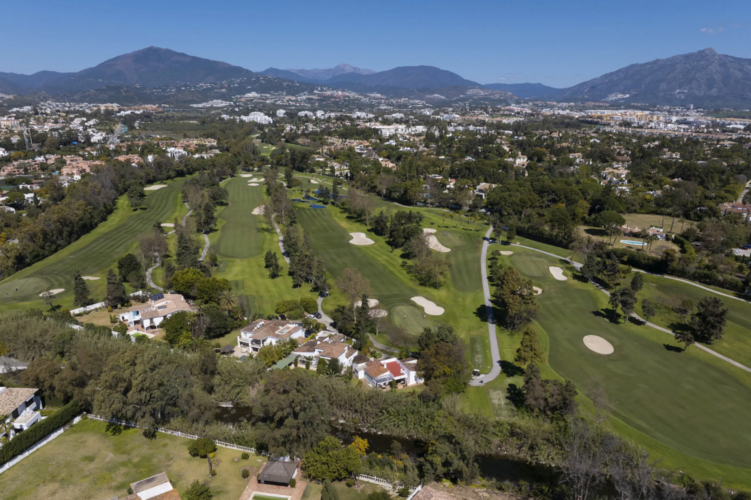 This charming single-storey villa presents a rare opportunity to create a truly special home in one of the most prestigious areas of Guadalmina Baja. Set on a generous 813m² plot, the property enjoys a unique and tranquil position as one of just four hous