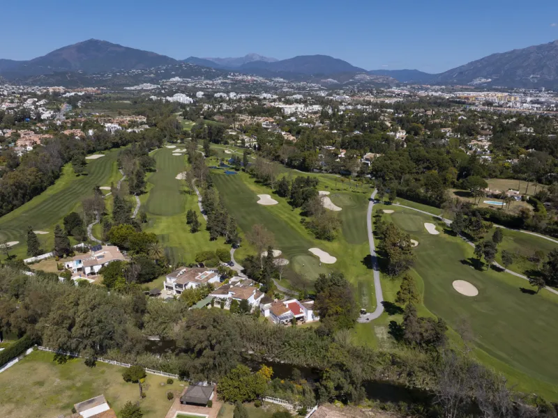 This charming single-storey villa presents a rare opportunity to create a truly special home in one of the most prestigious areas of Guadalmina Baja. Set on a generous 813m² plot, the property enjoys a unique and tranquil position as one of just four hous