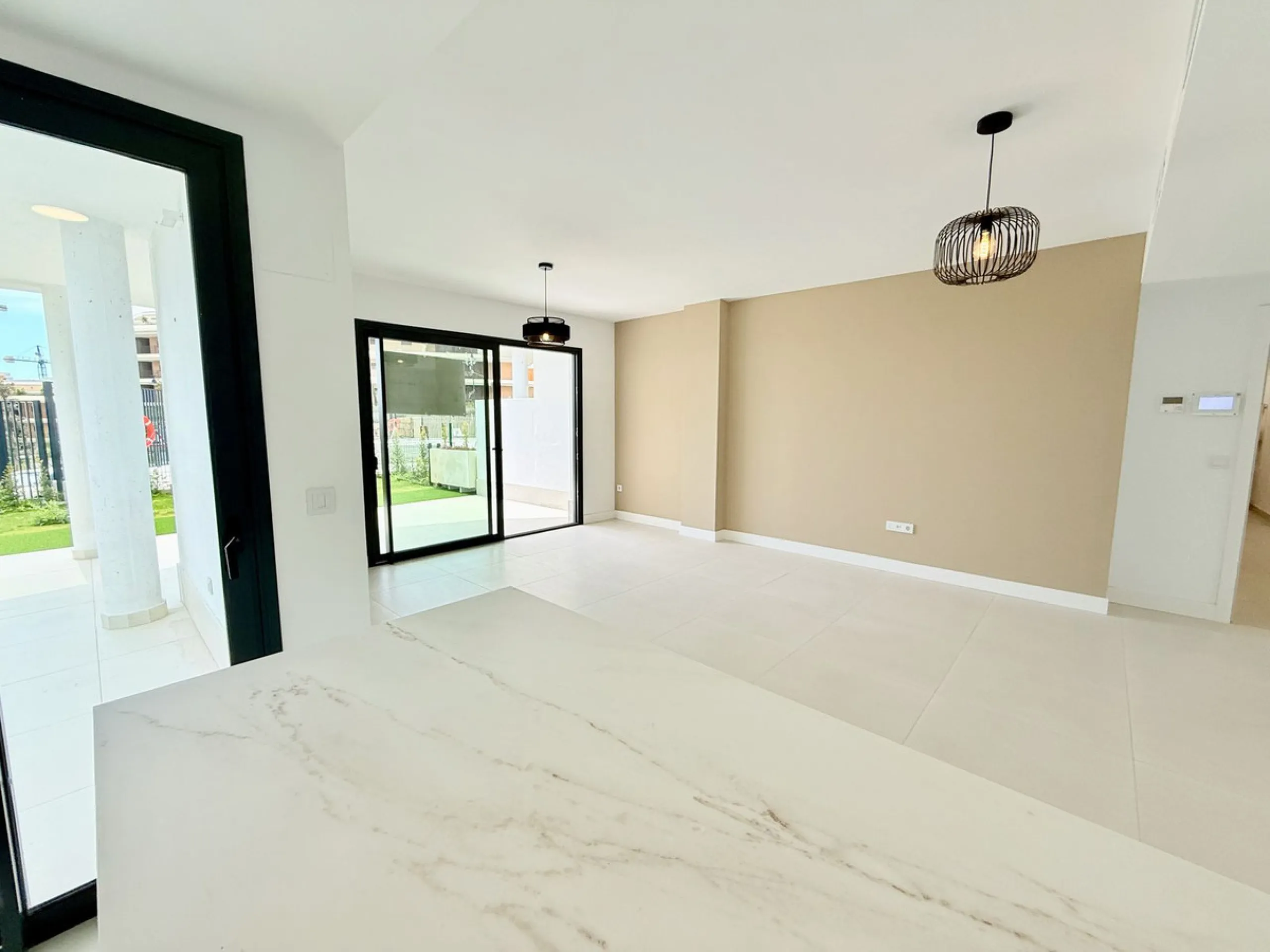 Just completed before Christmas, this brand-new corner ground-floor apartment offers a perfect blend of modern comfort and outdoor living in the heart of the Costa del Sol.