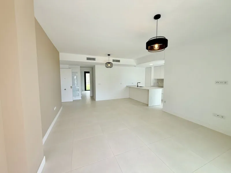 Just completed before Christmas, this brand-new corner ground-floor apartment offers a perfect blend of modern comfort and outdoor living in the heart of the Costa del Sol.