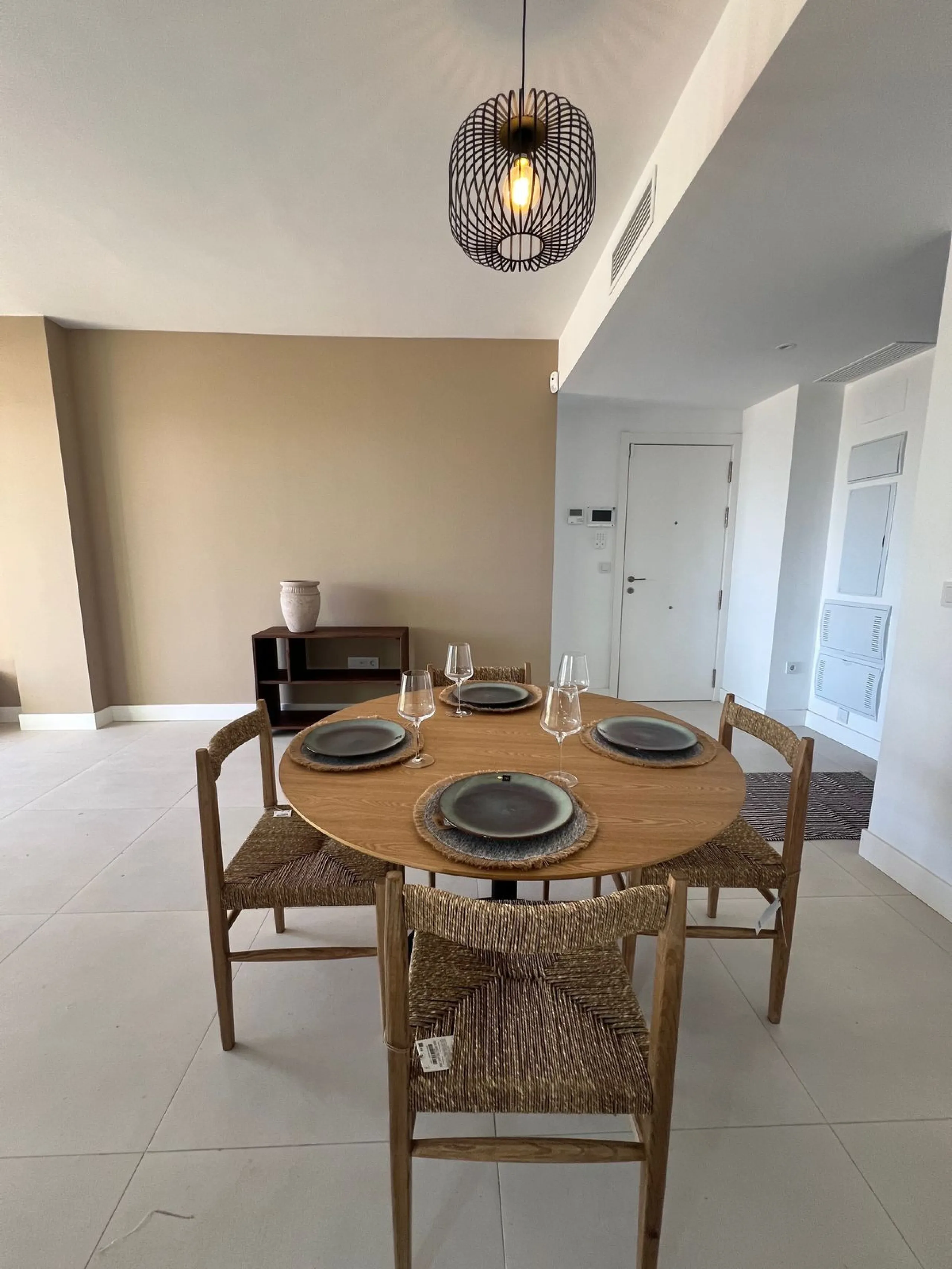 Just completed before Christmas, this brand-new corner ground-floor apartment offers a perfect blend of modern comfort and outdoor living in the heart of the Costa del Sol.
