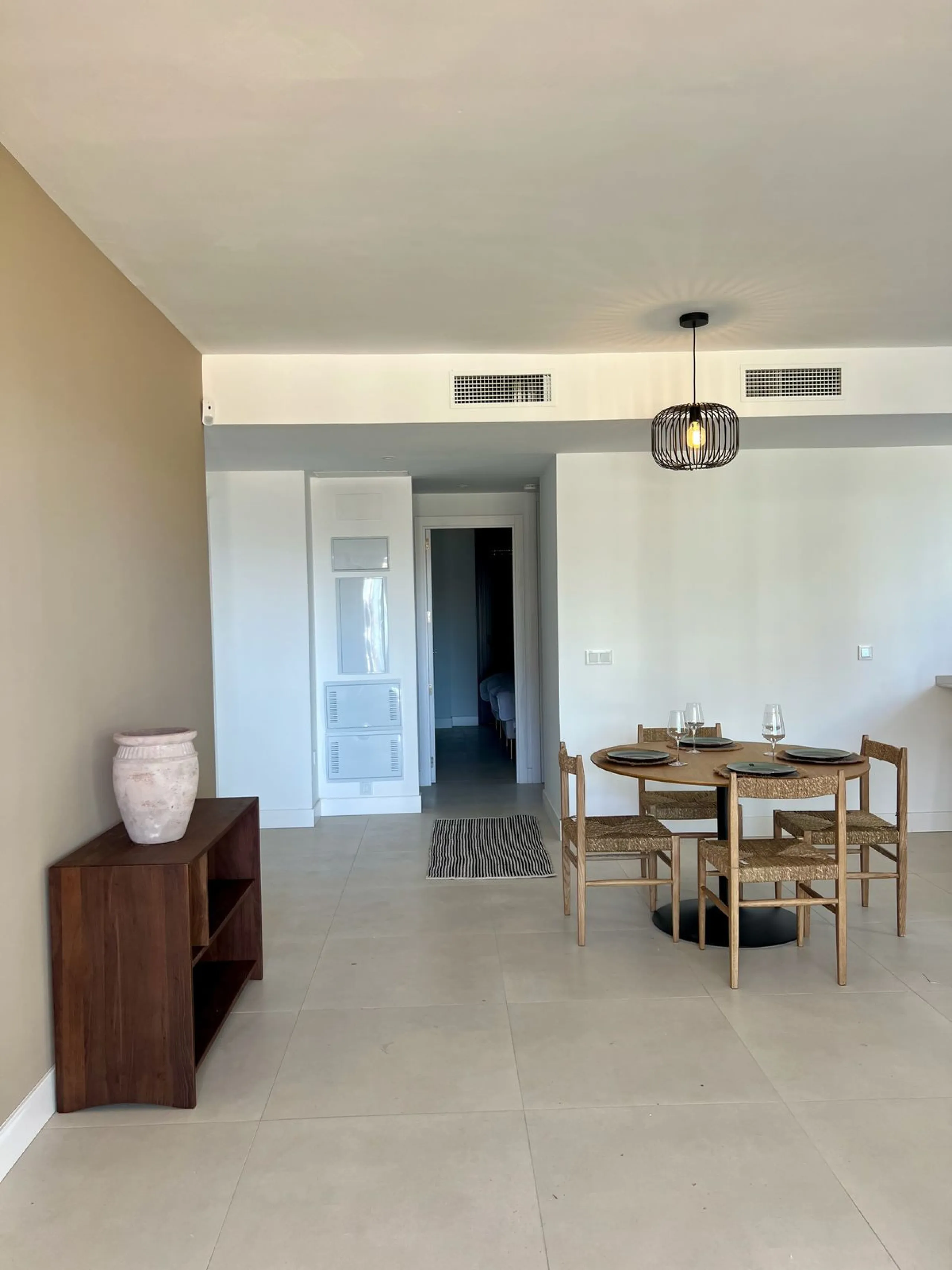 Just completed before Christmas, this brand-new corner ground-floor apartment offers a perfect blend of modern comfort and outdoor living in the heart of the Costa del Sol.