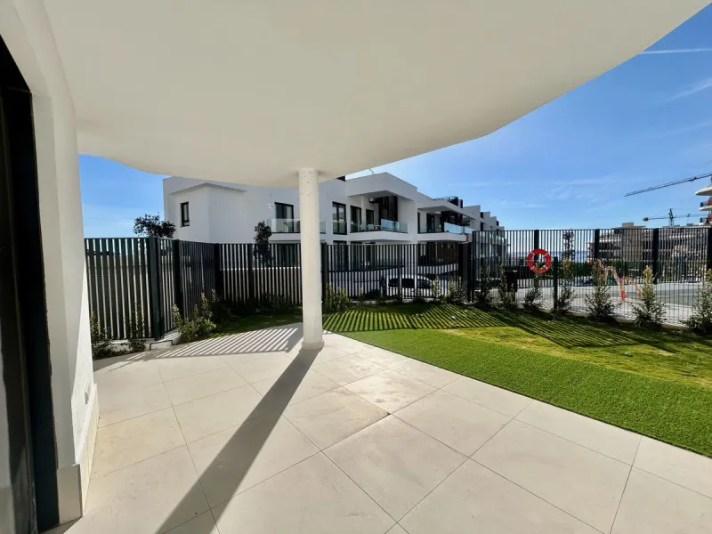 Just completed before Christmas, this brand-new corner ground-floor apartment offers a perfect blend of modern comfort and outdoor living in the heart of the Costa del Sol.