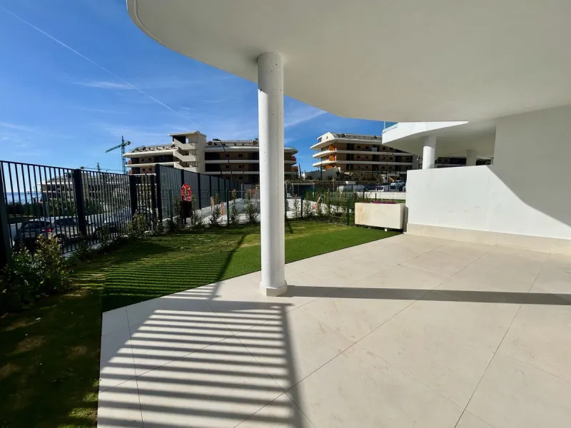 Just completed before Christmas, this brand-new corner ground-floor apartment offers a perfect blend of modern comfort and outdoor living in the heart of the Costa del Sol.