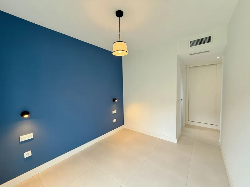 Just completed before Christmas, this brand-new corner ground-floor apartment offers a perfect blend of modern comfort and outdoor living in the heart of the Costa del Sol.