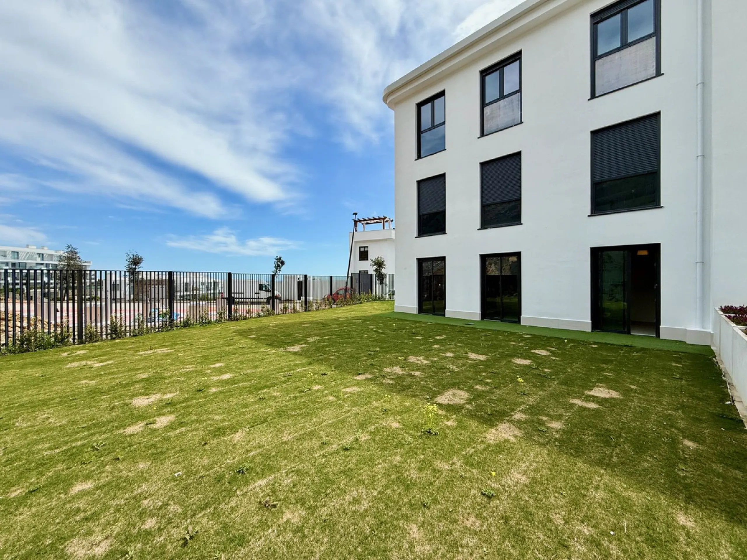Just completed before Christmas, this brand-new corner ground-floor apartment offers a perfect blend of modern comfort and outdoor living in the heart of the Costa del Sol.