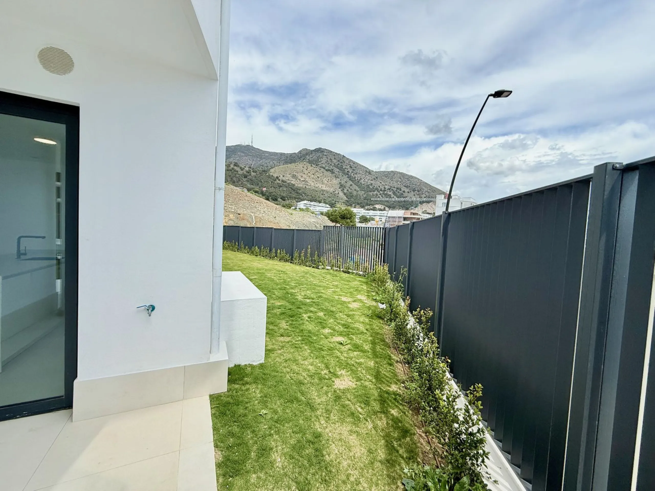 Just completed before Christmas, this brand-new corner ground-floor apartment offers a perfect blend of modern comfort and outdoor living in the heart of the Costa del Sol.