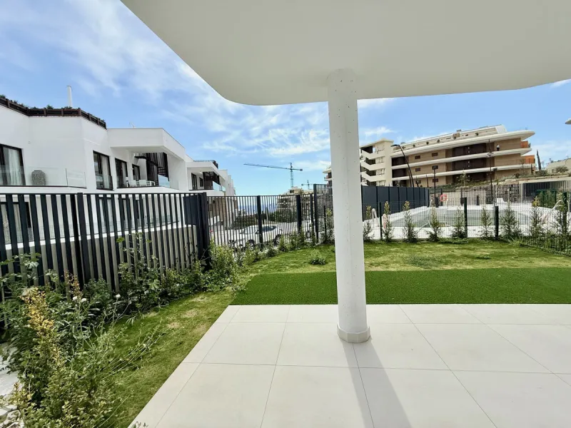 Just completed before Christmas, this brand-new corner ground-floor apartment offers a perfect blend of modern comfort and outdoor living in the heart of the Costa del Sol.