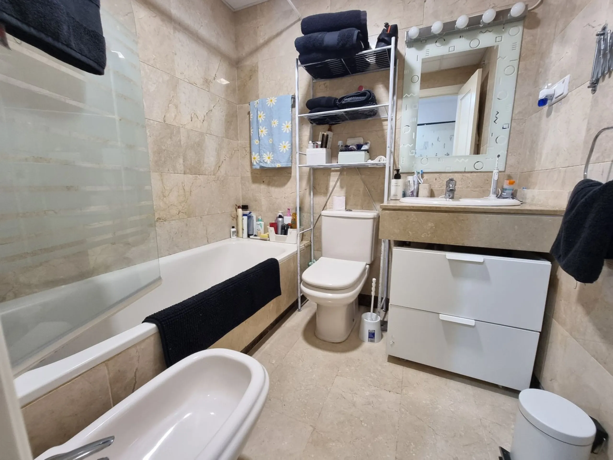 Apartment - Top Floor Apartment в продаже в Estepona, Málaga. В доме 3 спален и 3 ванных комнат. Площадь дома 132 м²