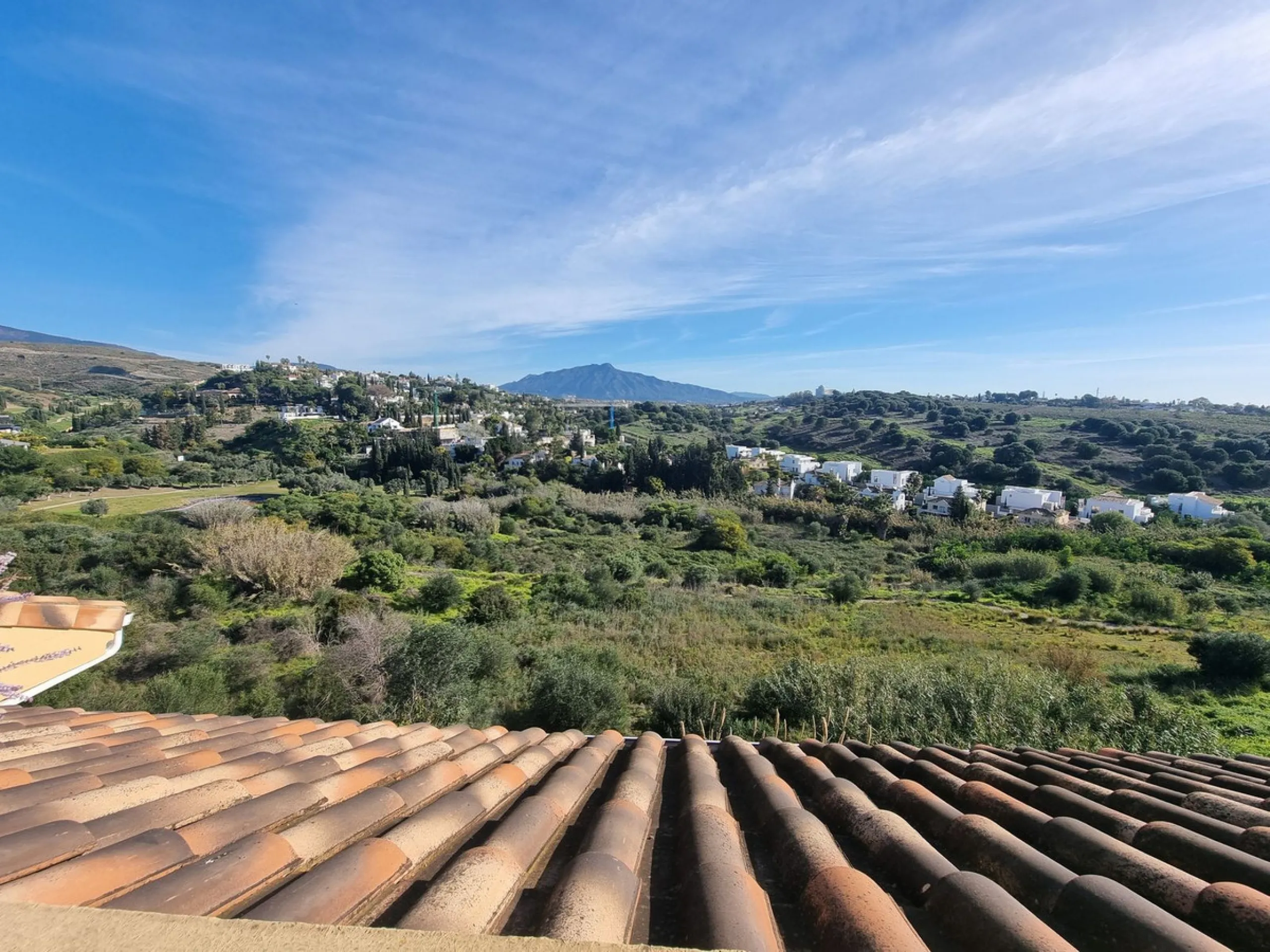 Apartment - Top Floor Apartment в продаже в Estepona, Málaga. В доме 3 спален и 3 ванных комнат. Площадь дома 132 м²