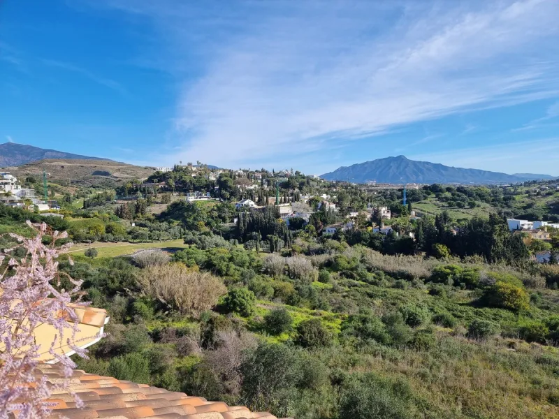Apartment - Top Floor Apartment в продаже в Estepona, Málaga. В доме 3 спален и 3 ванных комнат. Площадь дома 132 м²