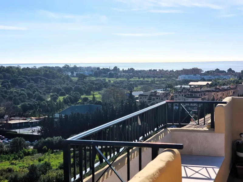 Apartment - Top Floor Apartment в продаже в Estepona, Málaga. В доме 3 спален и 3 ванных комнат. Площадь дома 132 м²