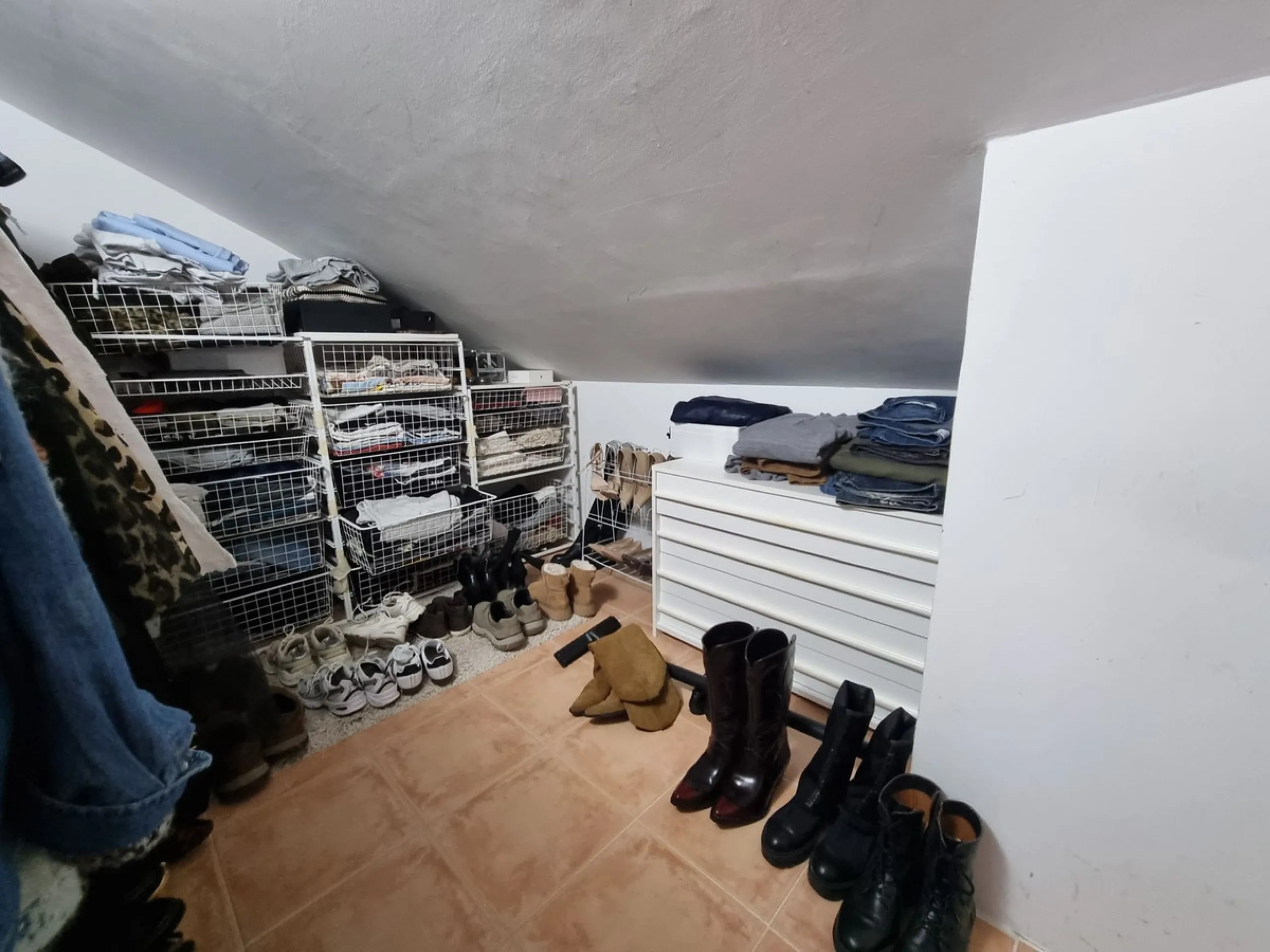 Apartment - Top Floor Apartment в продаже в Estepona, Málaga. В доме 3 спален и 3 ванных комнат. Площадь дома 132 м²