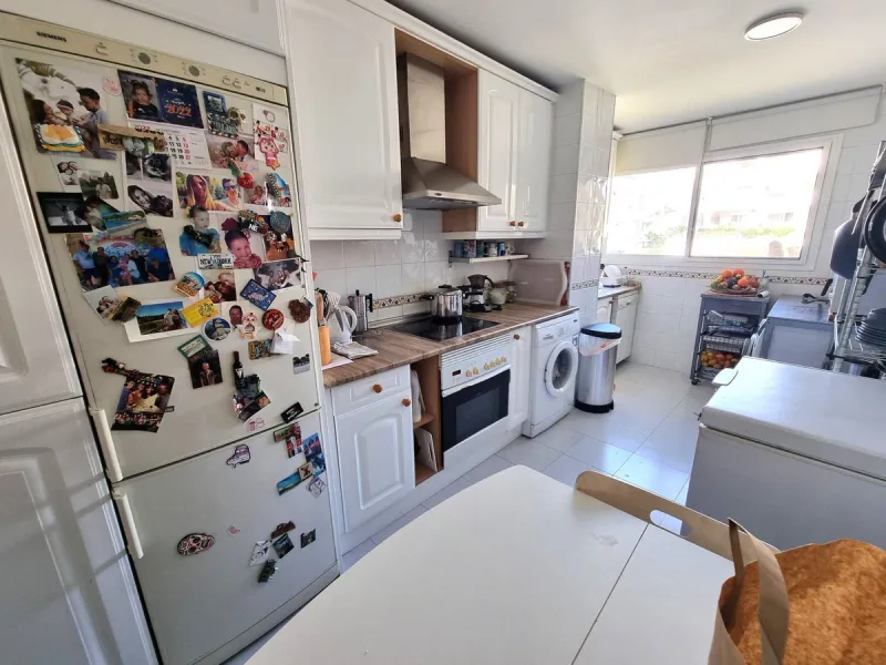 Apartment - Top Floor Apartment в продаже в Estepona, Málaga. В доме 3 спален и 3 ванных комнат. Площадь дома 132 м²