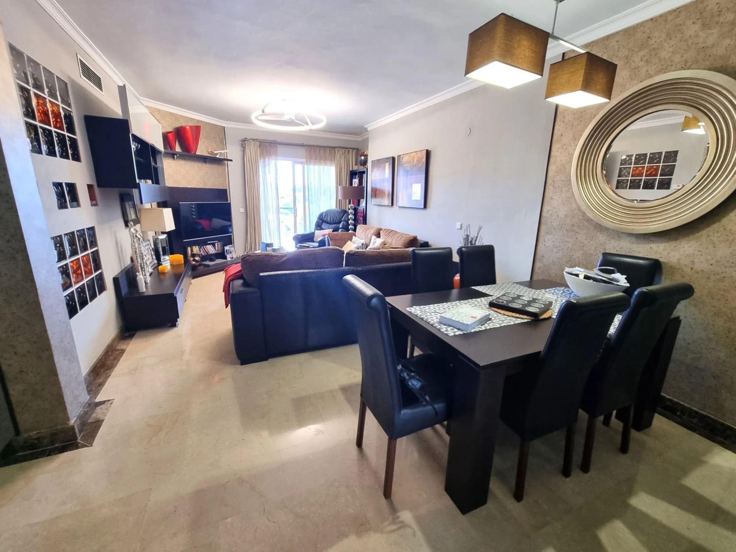 Apartment - Top Floor Apartment в продаже в Estepona, Málaga. В доме 3 спален и 3 ванных комнат. Площадь дома 132 м²