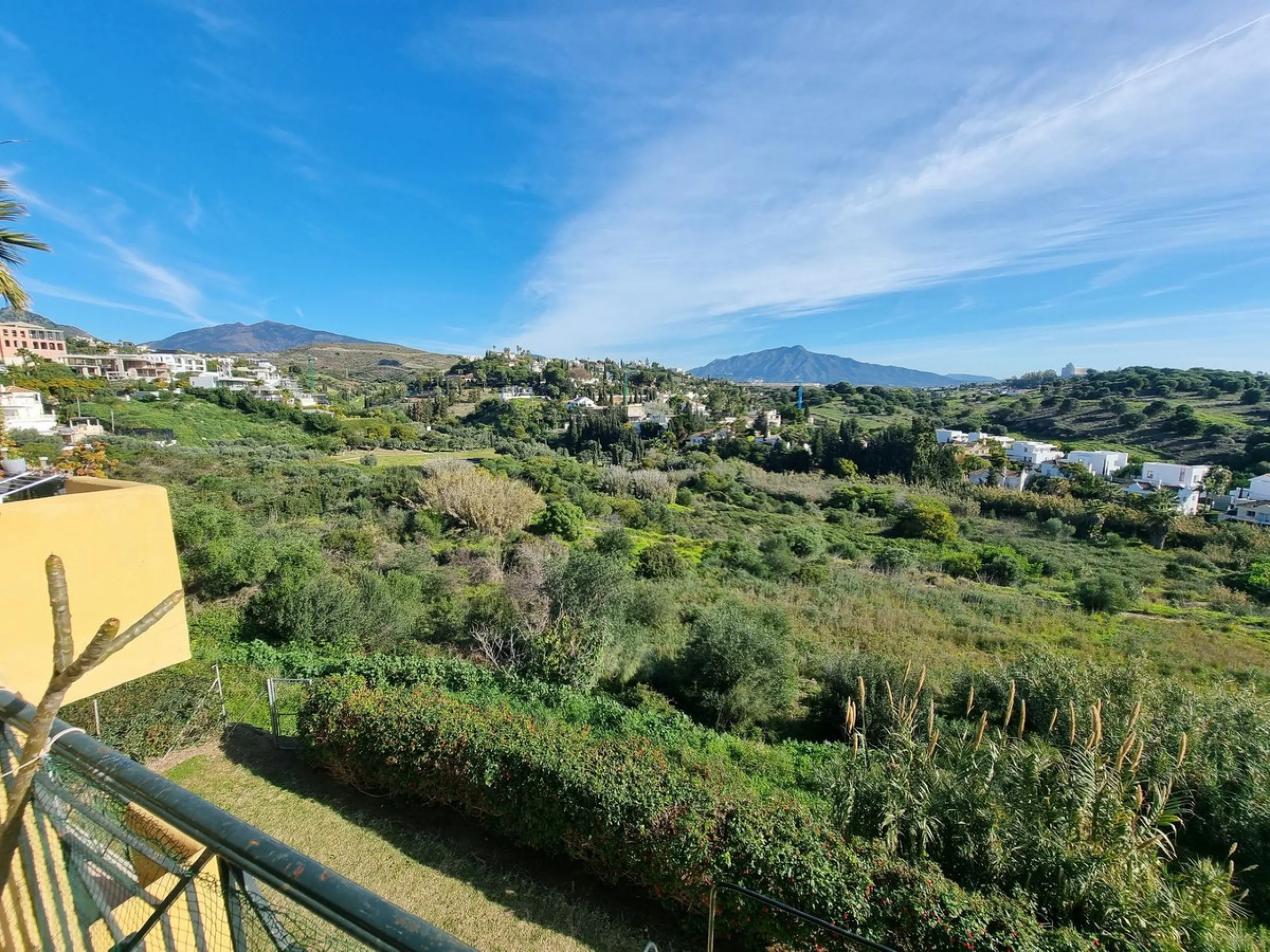 Apartment - Top Floor Apartment в продаже в Estepona, Málaga. В доме 3 спален и 3 ванных комнат. Площадь дома 132 м²