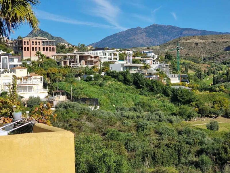 Apartment - Top Floor Apartment в продаже в Estepona, Málaga. В доме 3 спален и 3 ванных комнат. Площадь дома 132 м²