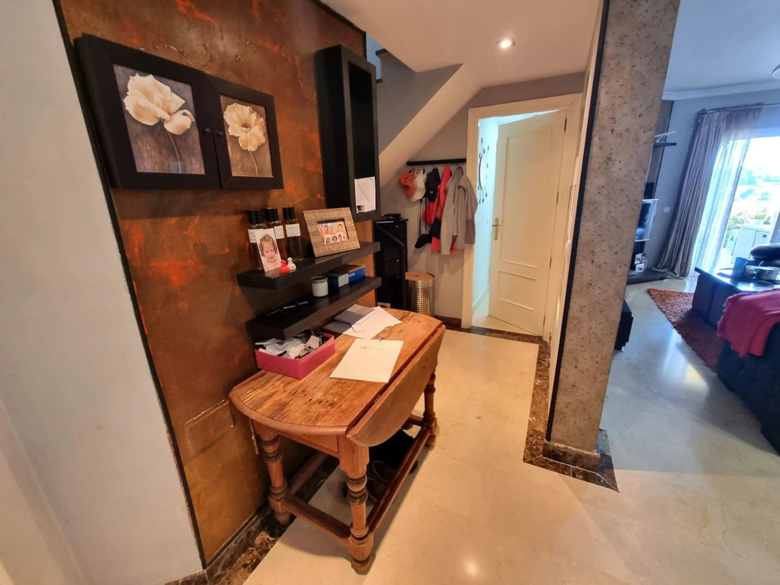 Apartment - Top Floor Apartment в продаже в Estepona, Málaga. В доме 3 спален и 3 ванных комнат. Площадь дома 132 м²