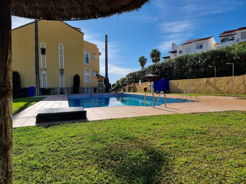 Apartment - Top Floor Apartment в продаже в Estepona, Málaga. В доме 3 спален и 3 ванных комнат. Площадь дома 132 м²