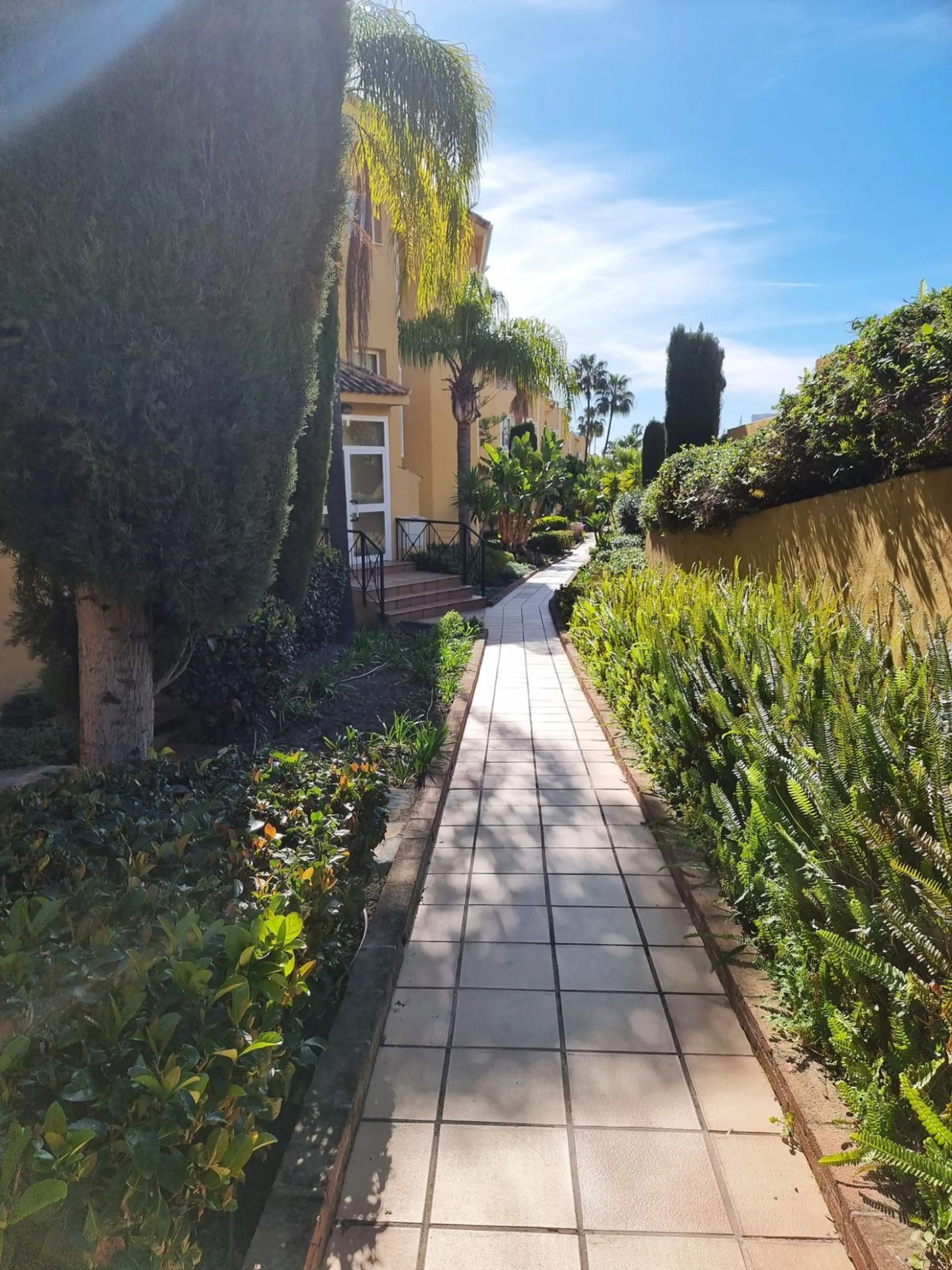Apartment - Top Floor Apartment в продаже в Estepona, Málaga. В доме 3 спален и 3 ванных комнат. Площадь дома 132 м²