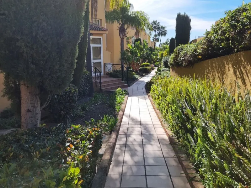 Apartment - Top Floor Apartment в продаже в Estepona, Málaga. В доме 3 спален и 3 ванных комнат. Площадь дома 132 м²