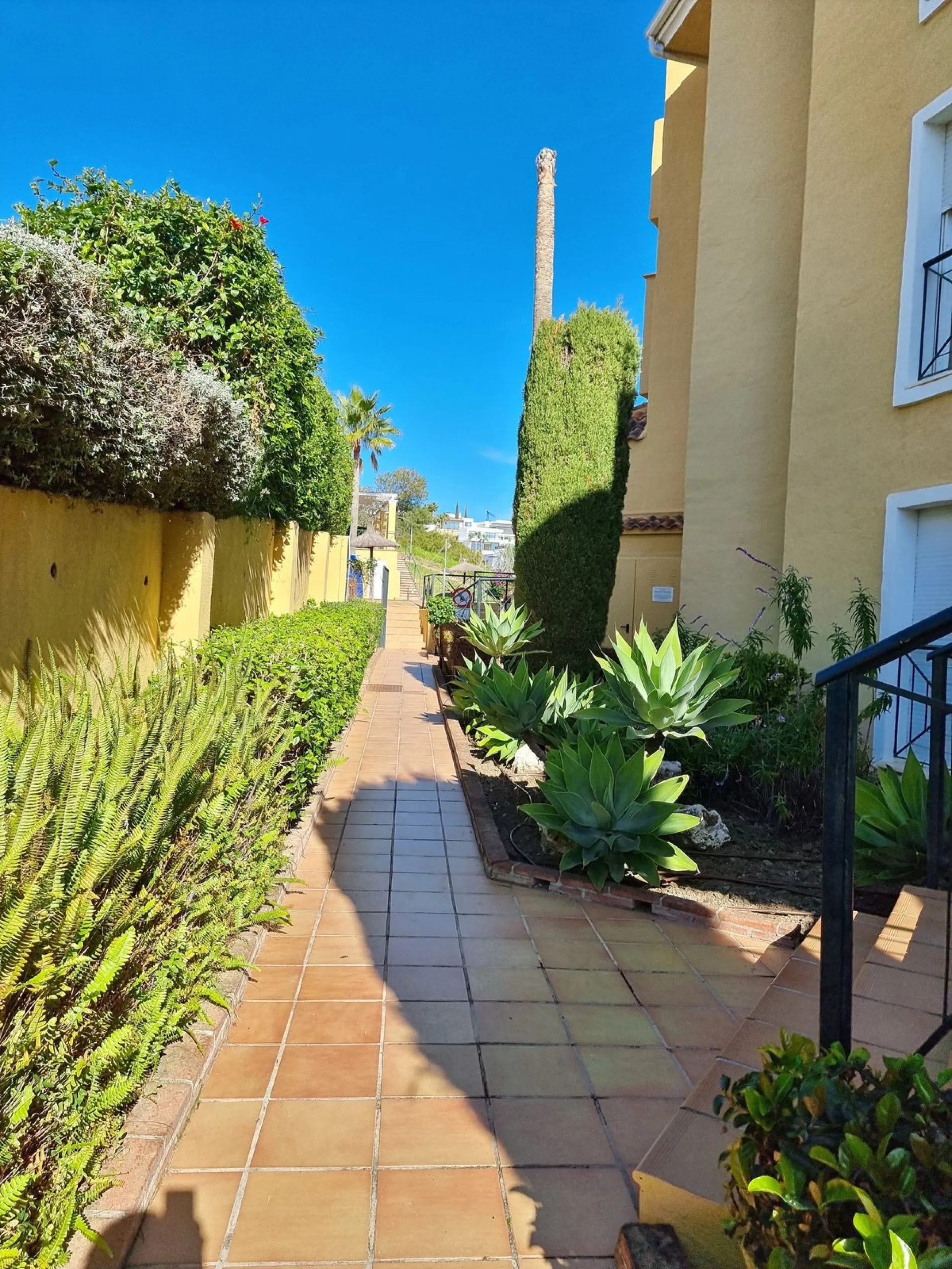Apartment - Top Floor Apartment в продаже в Estepona, Málaga. В доме 3 спален и 3 ванных комнат. Площадь дома 132 м²