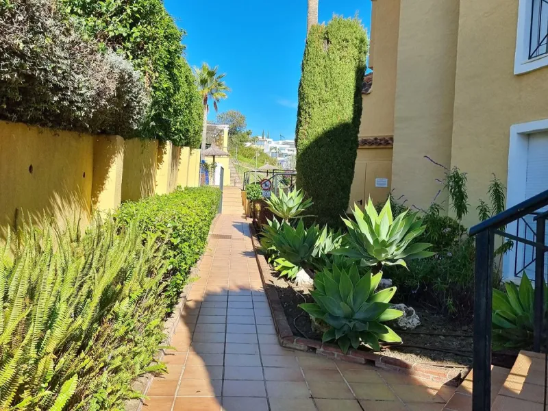 Apartment - Top Floor Apartment в продаже в Estepona, Málaga. В доме 3 спален и 3 ванных комнат. Площадь дома 132 м²