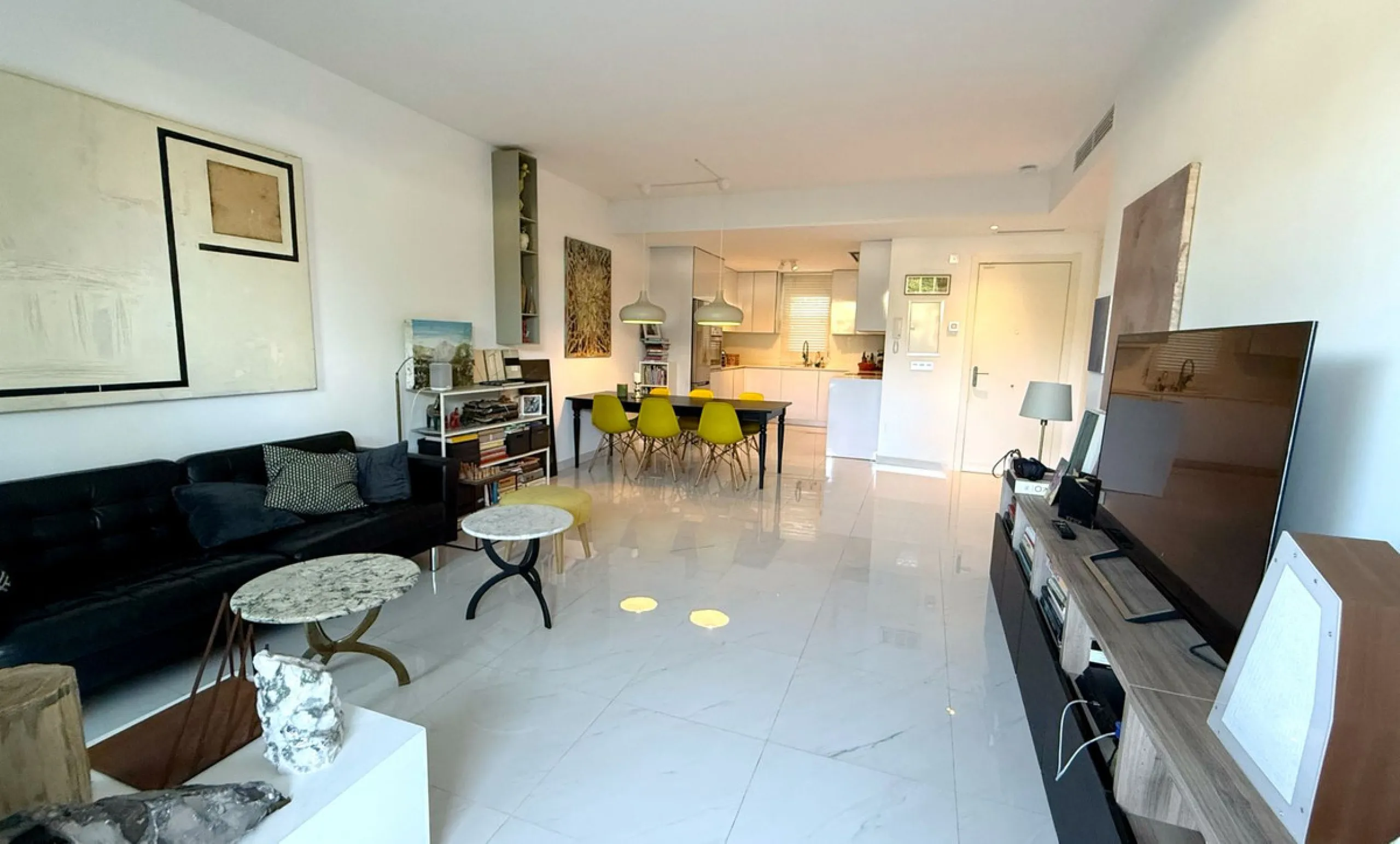 Exclusive 3-Bedroom Apartment with Private Garden in Bel Air, Cancelada!