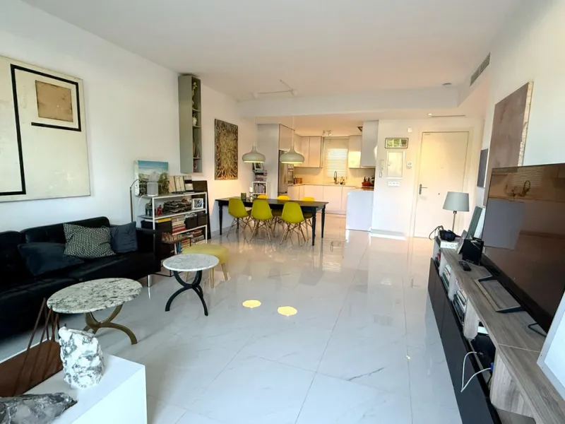 Exclusive 3-Bedroom Apartment with Private Garden in Bel Air, Cancelada!