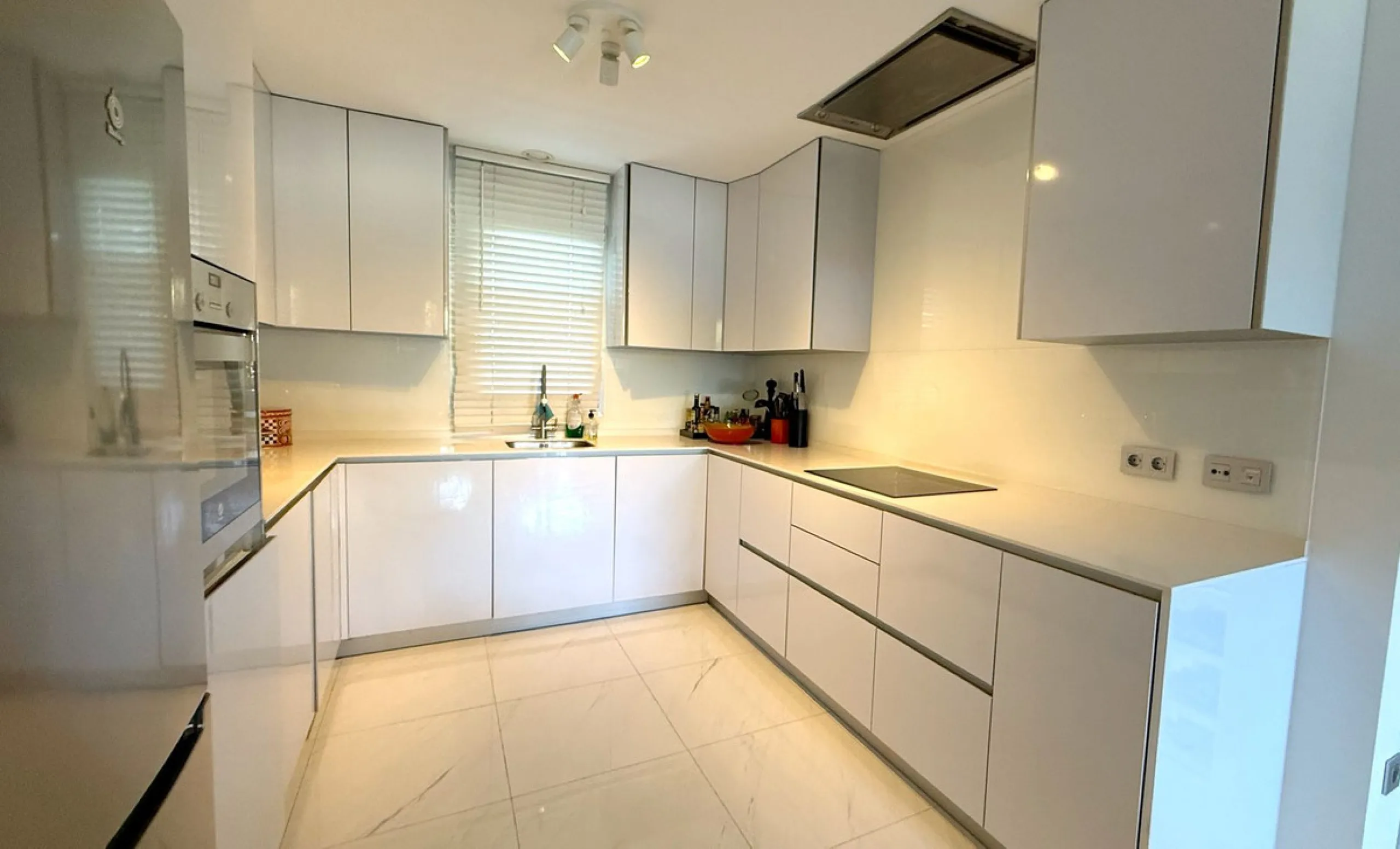 Exclusive 3-Bedroom Apartment with Private Garden in Bel Air, Cancelada!