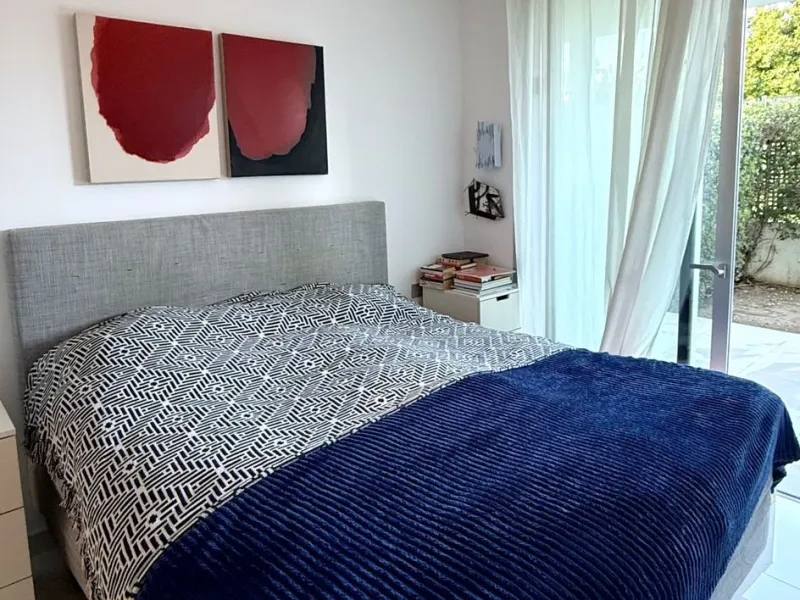 Exclusive 3-Bedroom Apartment with Private Garden in Bel Air, Cancelada!