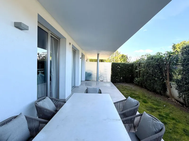 Exclusive 3-Bedroom Apartment with Private Garden in Bel Air, Cancelada!