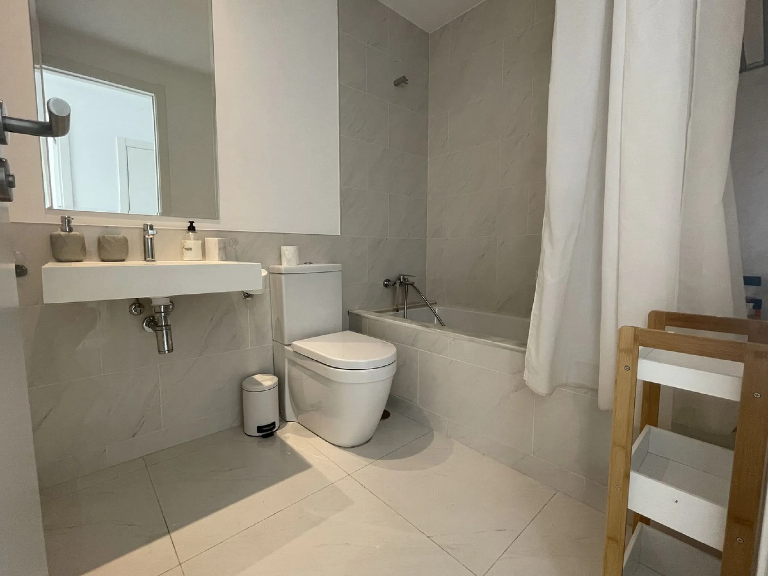 Exclusive 3-Bedroom Apartment with Private Garden in Bel Air, Cancelada!