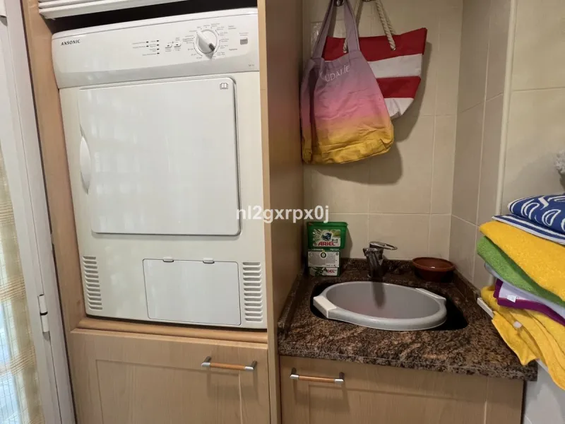 House - Semi-Detached House в продаже в Estepona, Málaga. В доме 3 спален и 3 ванных комнат. Площадь дома 338 м². Площадь участка 200 м²