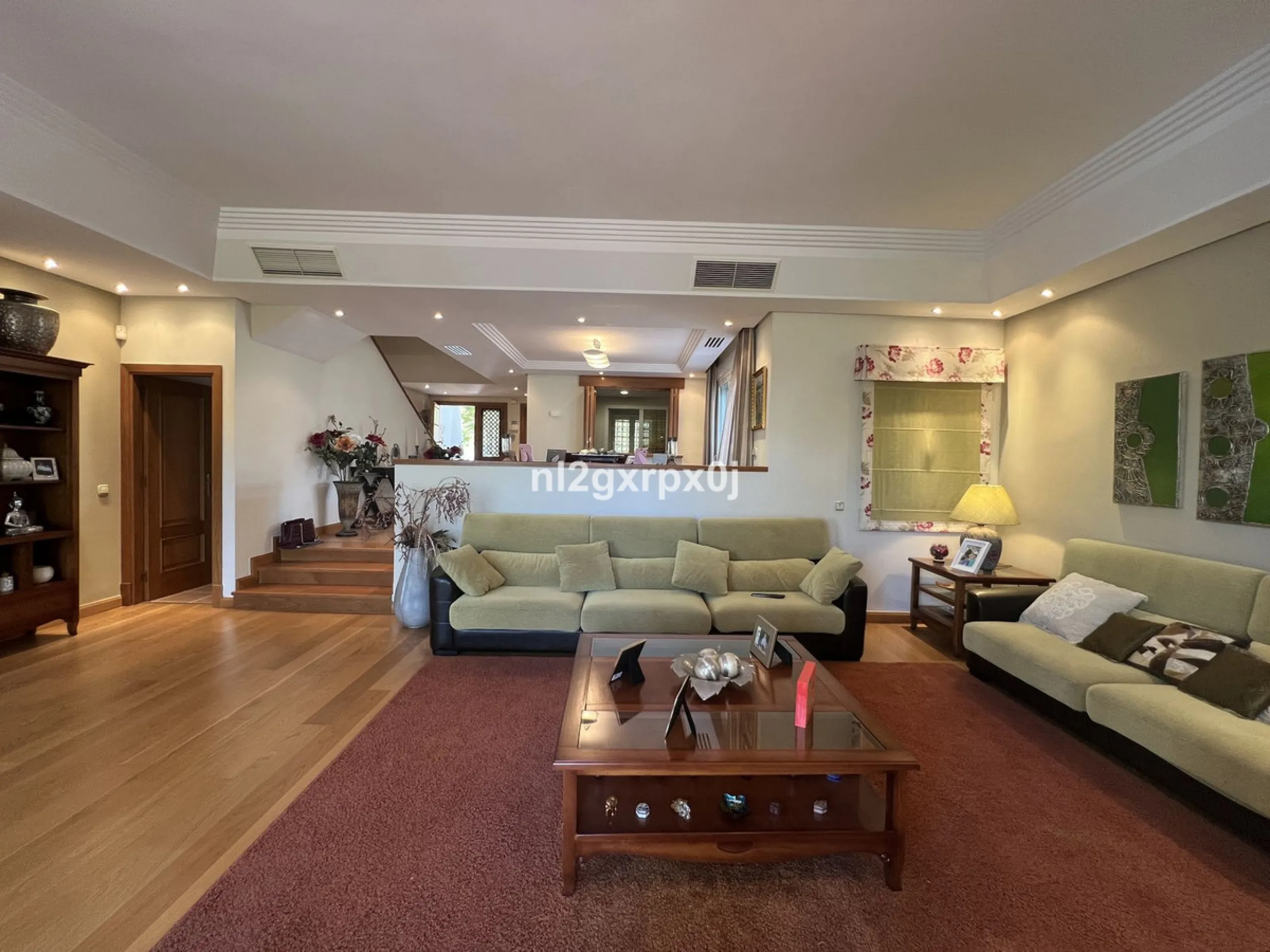 House - Semi-Detached House в продаже в Estepona, Málaga. В доме 3 спален и 3 ванных комнат. Площадь дома 338 м². Площадь участка 200 м²