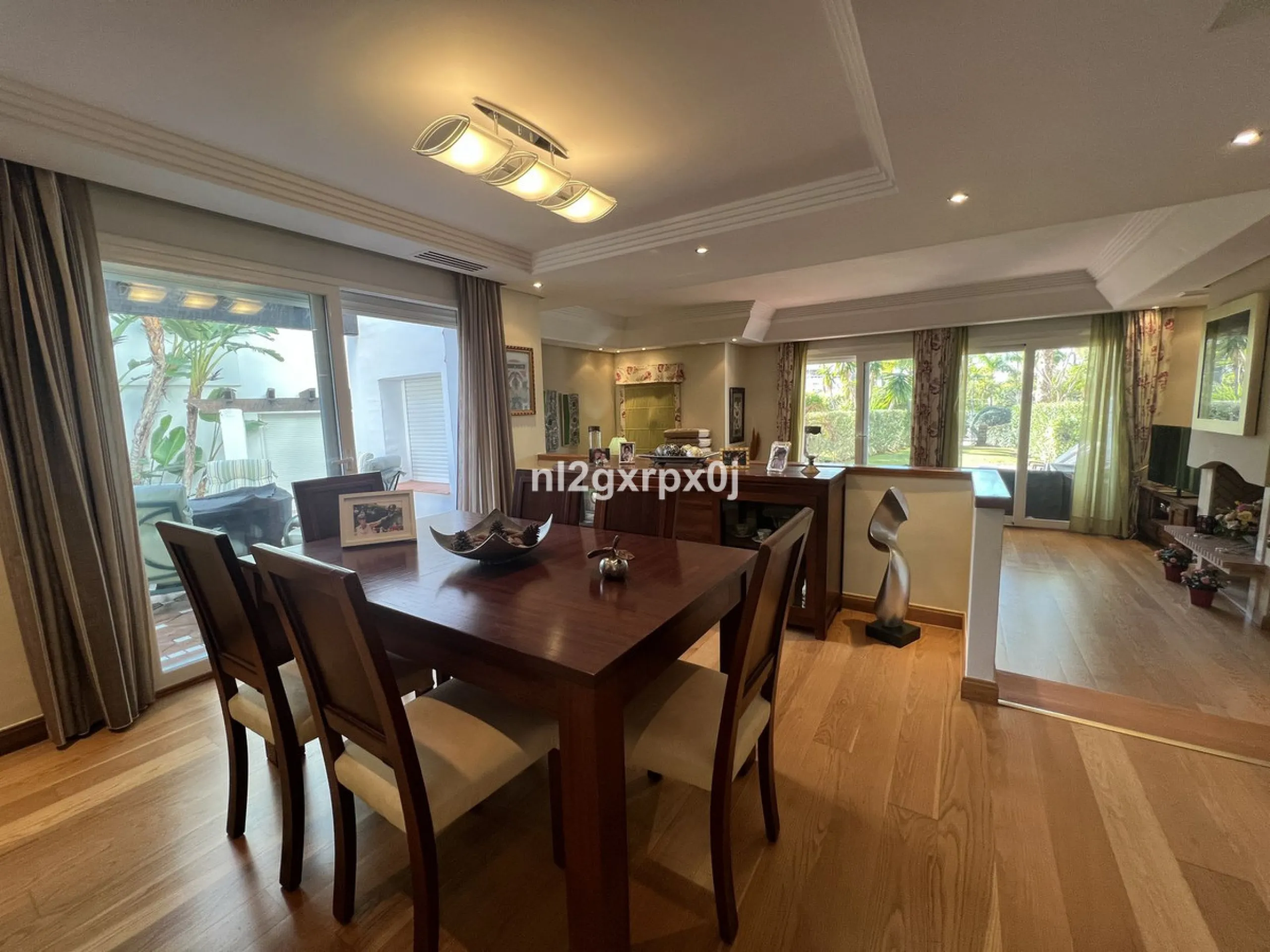 House - Semi-Detached House в продаже в Estepona, Málaga. В доме 3 спален и 3 ванных комнат. Площадь дома 338 м². Площадь участка 200 м²
