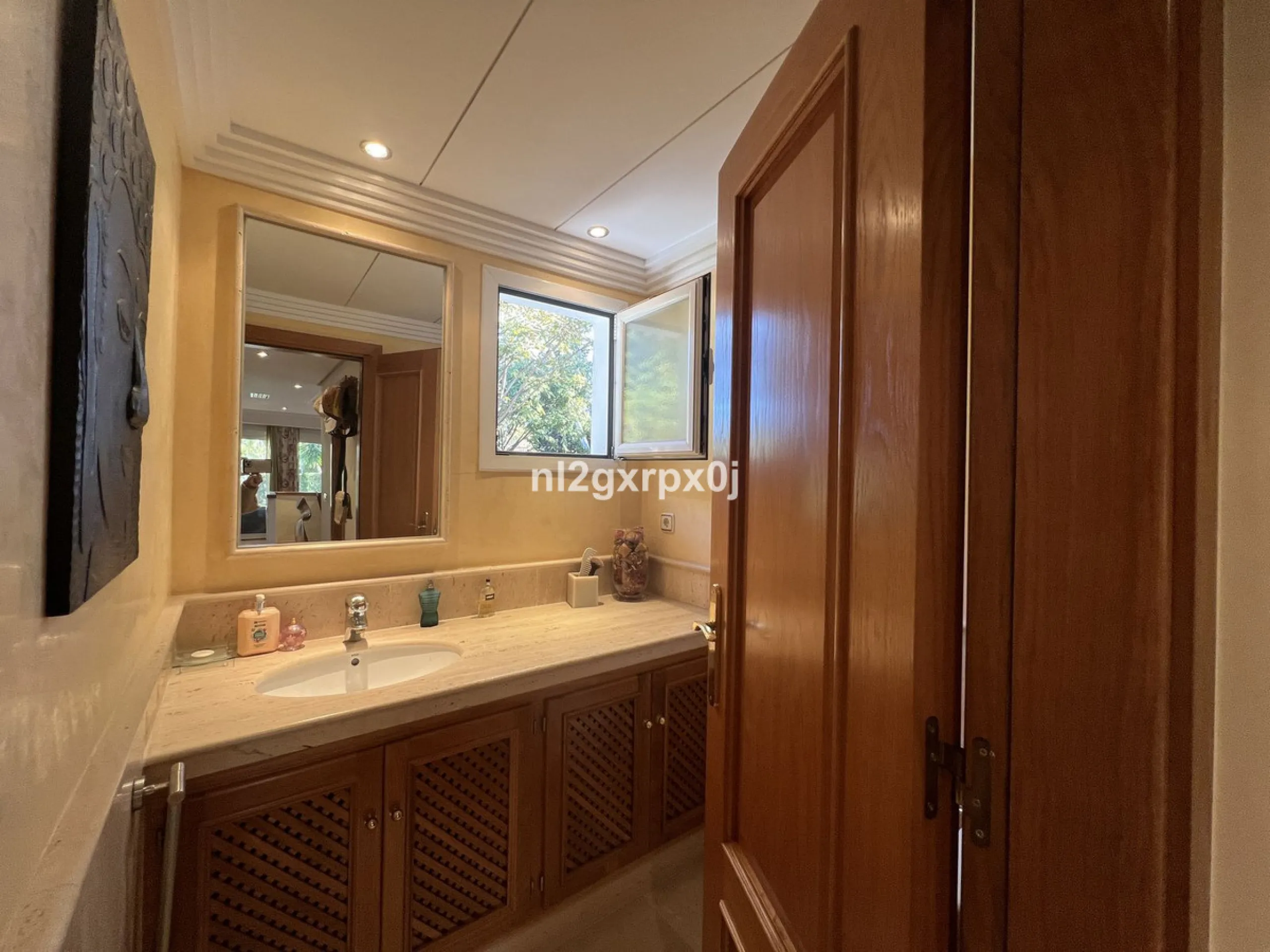 House - Semi-Detached House в продаже в Estepona, Málaga. В доме 3 спален и 3 ванных комнат. Площадь дома 338 м². Площадь участка 200 м²