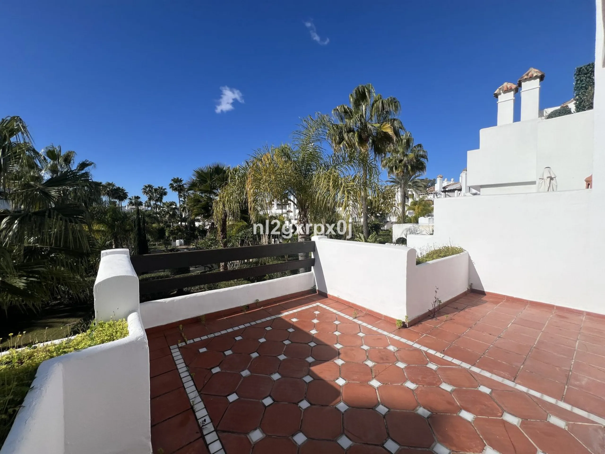 House - Semi-Detached House в продаже в Estepona, Málaga. В доме 3 спален и 3 ванных комнат. Площадь дома 338 м². Площадь участка 200 м²