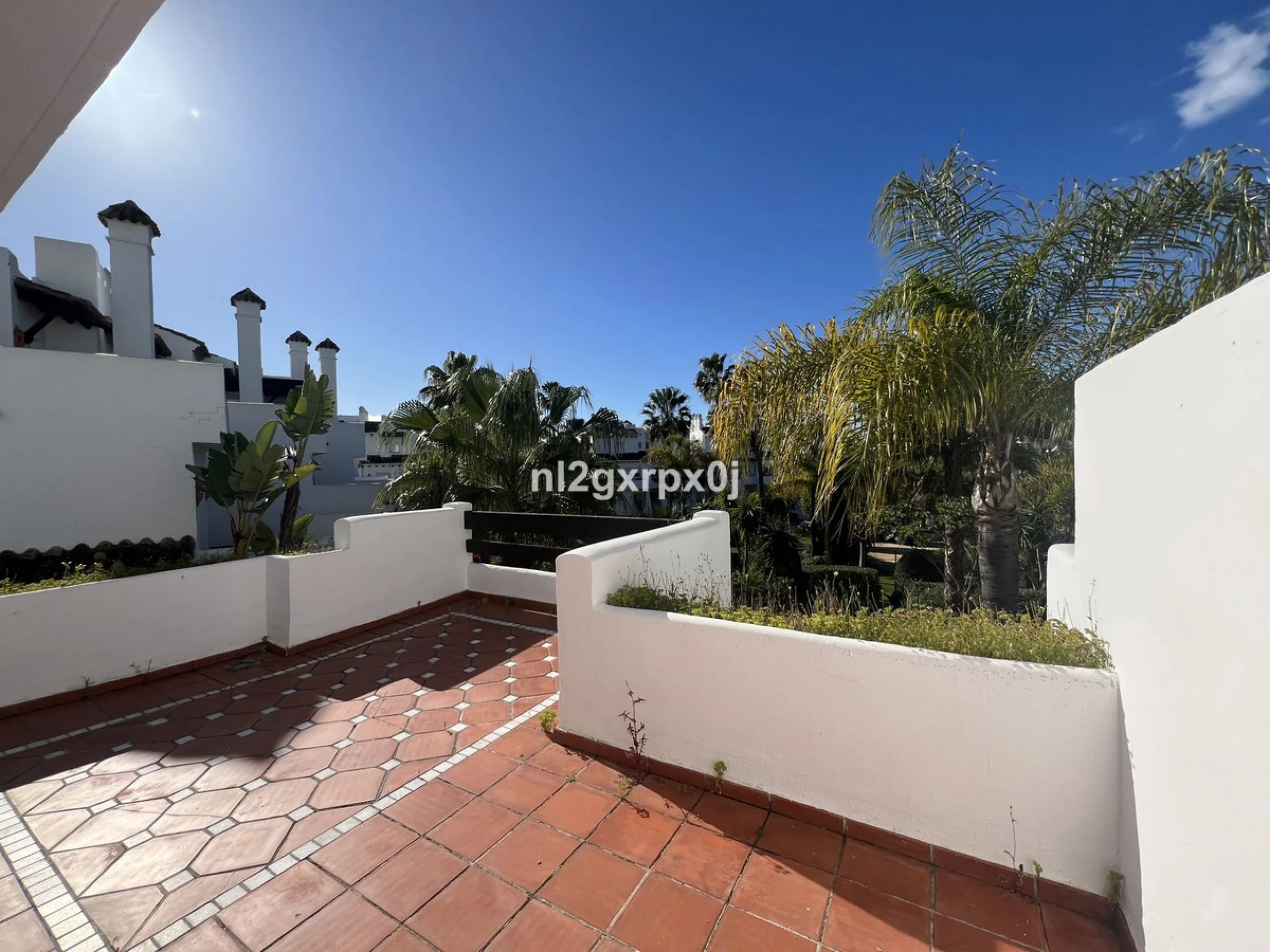 House - Semi-Detached House в продаже в Estepona, Málaga. В доме 3 спален и 3 ванных комнат. Площадь дома 338 м². Площадь участка 200 м²