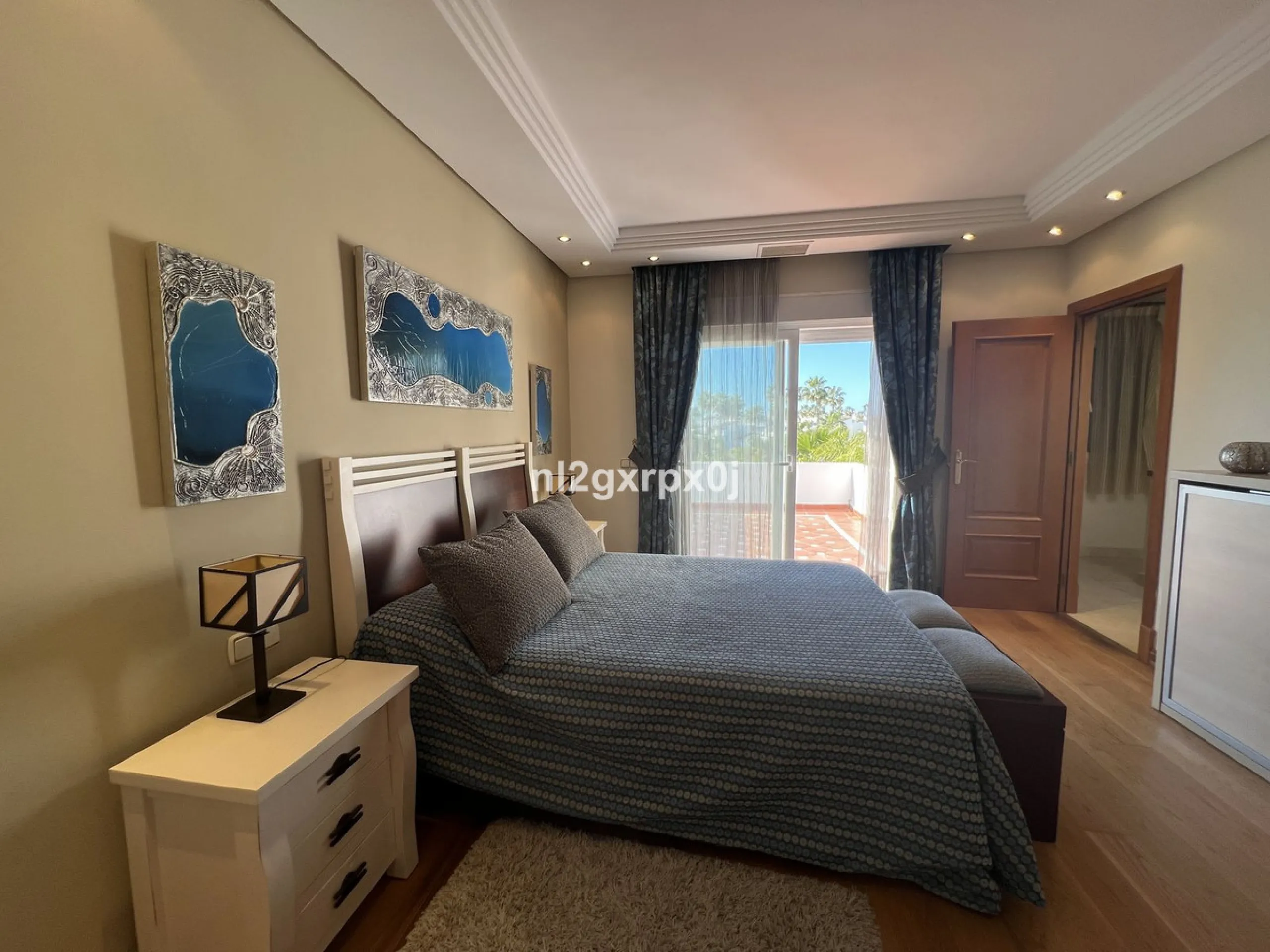 House - Semi-Detached House в продаже в Estepona, Málaga. В доме 3 спален и 3 ванных комнат. Площадь дома 338 м². Площадь участка 200 м²