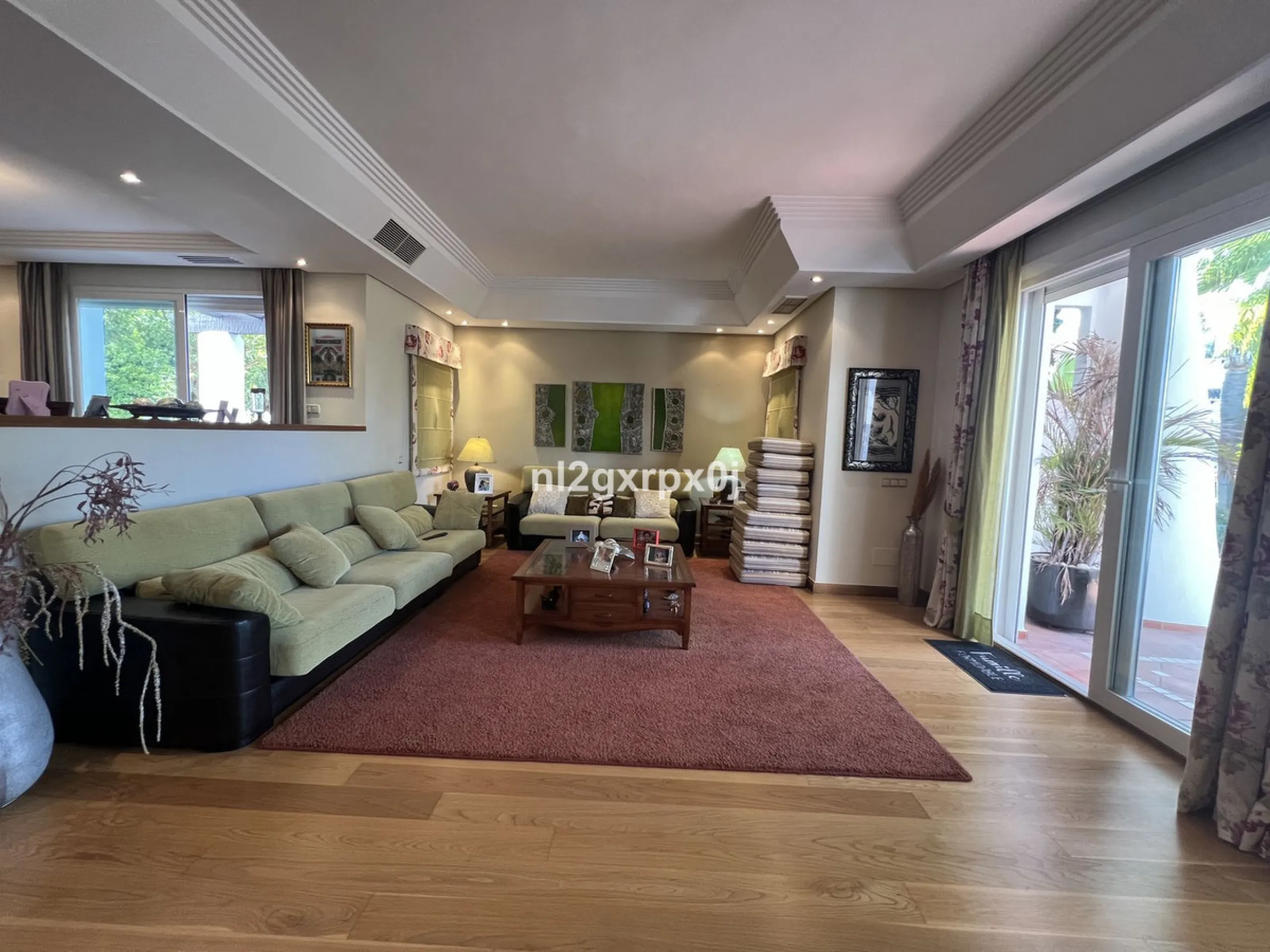 House - Semi-Detached House в продаже в Estepona, Málaga. В доме 3 спален и 3 ванных комнат. Площадь дома 338 м². Площадь участка 200 м²