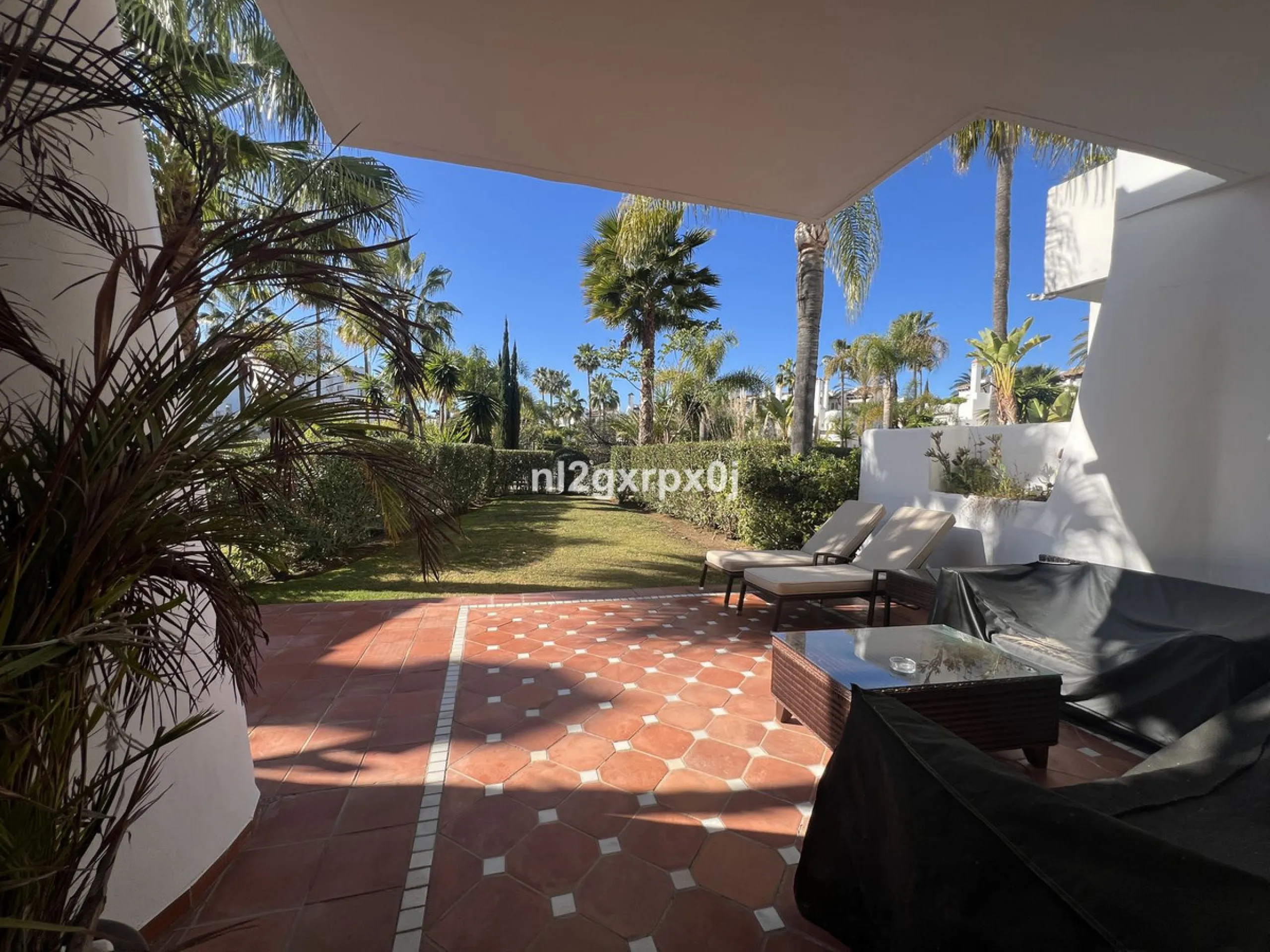 House - Semi-Detached House в продаже в Estepona, Málaga. В доме 3 спален и 3 ванных комнат. Площадь дома 338 м². Площадь участка 200 м²