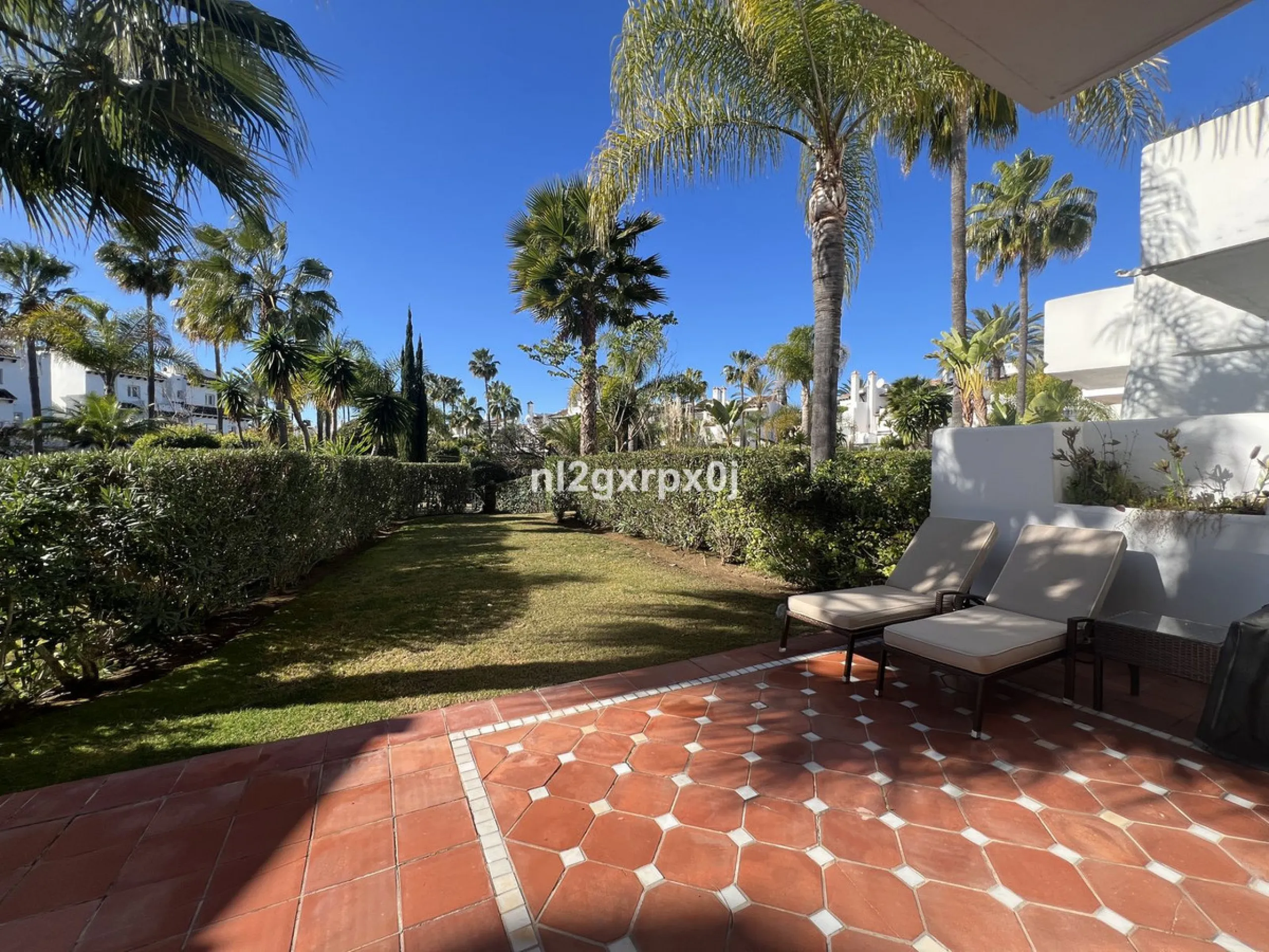 House - Semi-Detached House в продаже в Estepona, Málaga. В доме 3 спален и 3 ванных комнат. Площадь дома 338 м². Площадь участка 200 м²