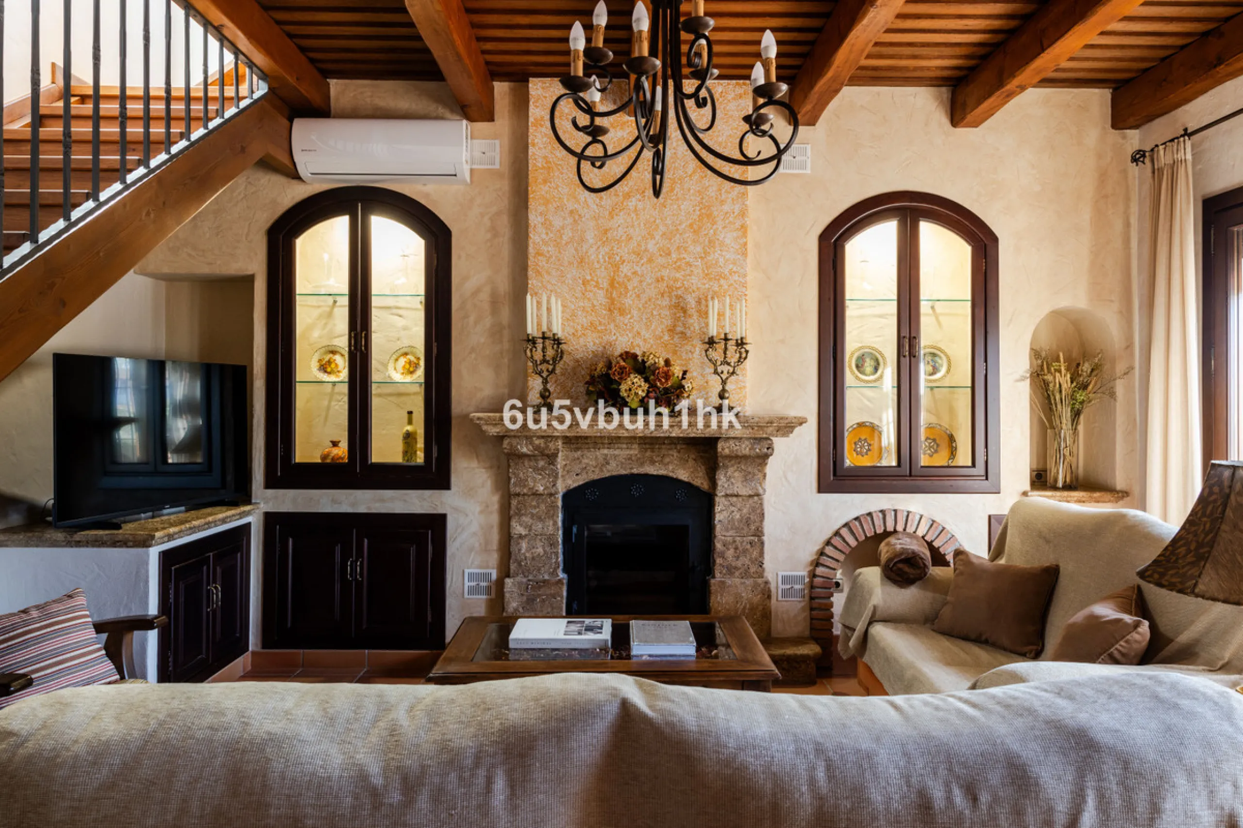 This exceptional villa is situated on a sprawling 6,188-square-meter plot adorned with 80 productive olive trees. With 300 square meters of thoughtfully designed living space, the property combines comfort, functionality, and stunning natural surroundings