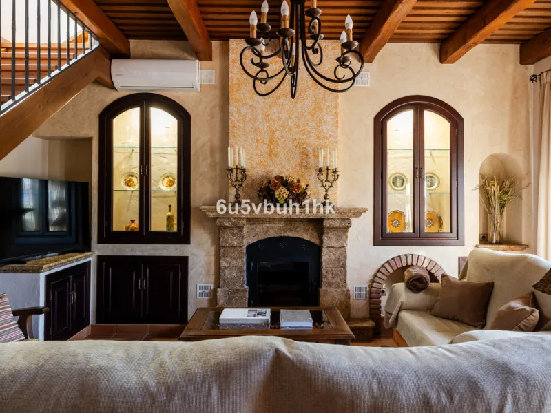 This exceptional villa is situated on a sprawling 6,188-square-meter plot adorned with 80 productive olive trees. With 300 square meters of thoughtfully designed living space, the property combines comfort, functionality, and stunning natural surroundings