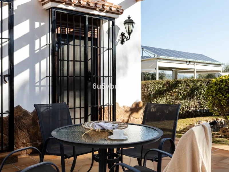 This exceptional villa is situated on a sprawling 6,188-square-meter plot adorned with 80 productive olive trees. With 300 square meters of thoughtfully designed living space, the property combines comfort, functionality, and stunning natural surroundings