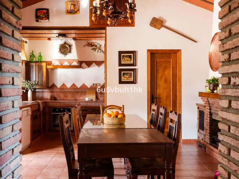 This exceptional villa is situated on a sprawling 6,188-square-meter plot adorned with 80 productive olive trees. With 300 square meters of thoughtfully designed living space, the property combines comfort, functionality, and stunning natural surroundings