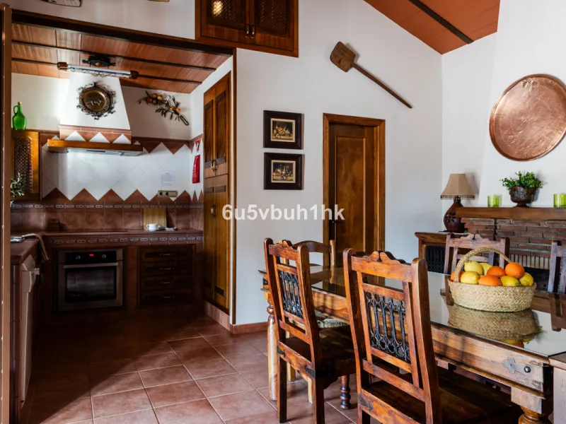 This exceptional villa is situated on a sprawling 6,188-square-meter plot adorned with 80 productive olive trees. With 300 square meters of thoughtfully designed living space, the property combines comfort, functionality, and stunning natural surroundings